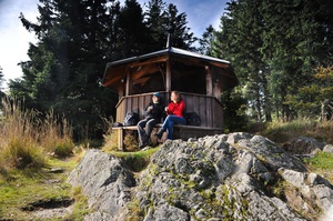 Wanderpause am Pavillon beim Spiehorn. Foto: Birgit-Cathrin Duval