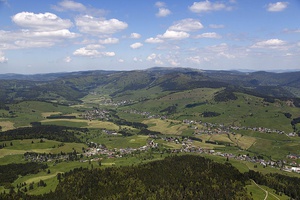 Blick auf das weite offene Bernauer Hochtal sdlich des Feldbergs. Foto: Achim Mende