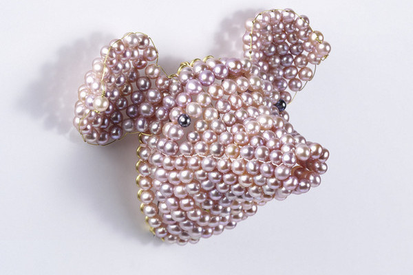 Brosche �Perlsau� S��wasserperlen, Gold, Stahl, Seide David Bielander  2003 Copyright: Schmuckmuseum Pforzheim  Foto R�diger Fl�ter  