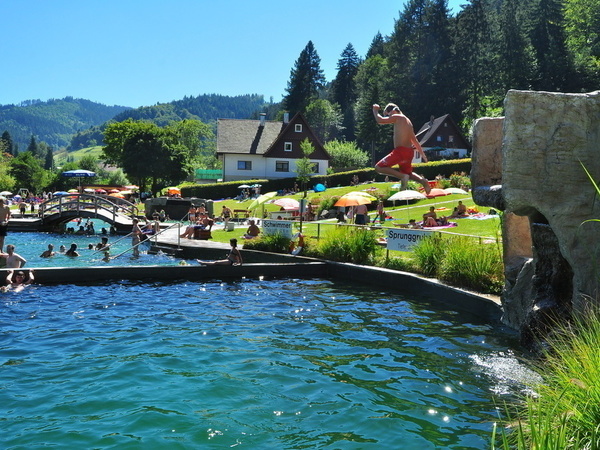 Sprungturm Naturerlebnisbad Ottenh�fen Bildnachweis: Peter J�lg