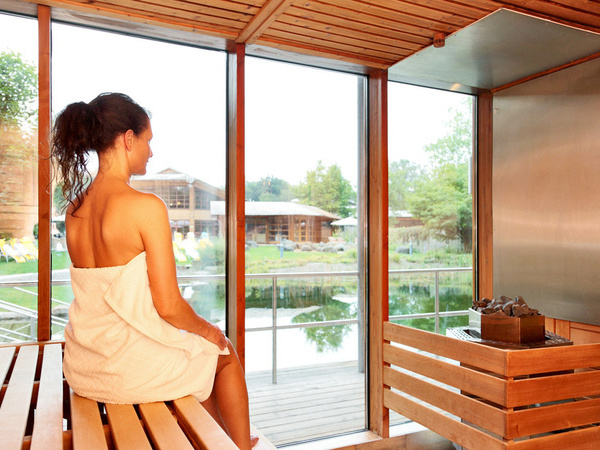 Saunahaus KEIDEL Thermalbad Freiburg mit Blick auf den See Bildnachweis: Mit freundlicher Genehmigung von Baden in Freiburg.de