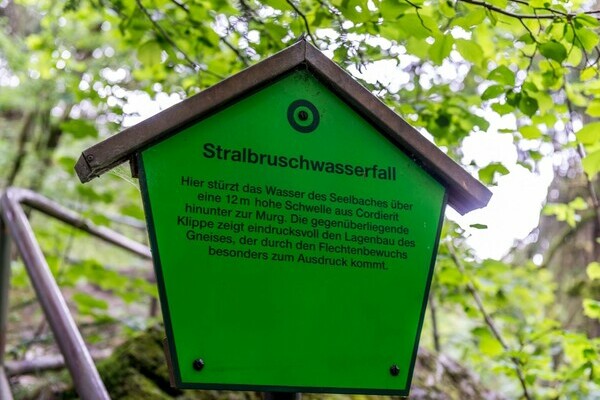 Strahlbrusch Wasserfall Bildnachweis: Herr Klaus Hansen Strahlbrusch Wasserfall Bildnachweis: Herr Klaus Hansen