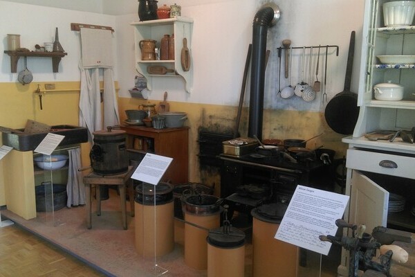 K�che vor 100 Jahren Bildnachweis: � F�rderkreis "Museum in der Alten Schule" e.V.